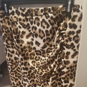 Hi-low leopard skirt. Super cute.